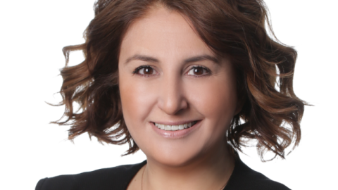 Her Kadının Bir Hikayesi Var / Pelin Ayan